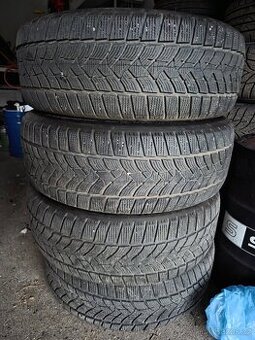 235/60/18 Dunlop - 1