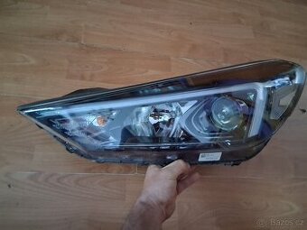 Hyundai tuscon leve predni svetlo