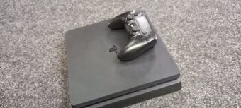 Playstation 4 slim