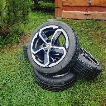 PRODÁM PNEU 215/45R17