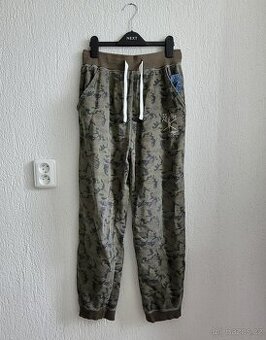 NEXT maskáčové tepláky s vrtulníkem, 14 let