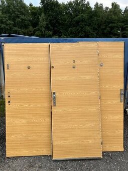 Prodám vchodové protipožární dveře šíře 85 cm