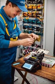 TECHNIK/ spájkovač optických vlákien