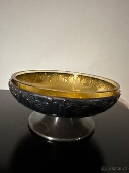 Skleněná miska v kovovém podstavci