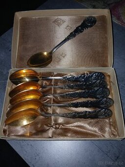 Sada starožitné zdobené kávové lžičky