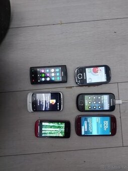 Staré mobilní telefony – Nokia, Samsung, HTC (funkční