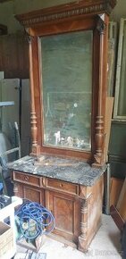 Starožitná skříňka se zrcadlem