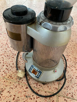 Profi mlýnek na kávu