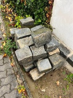 Žulové kostky cca 15x15x25cm