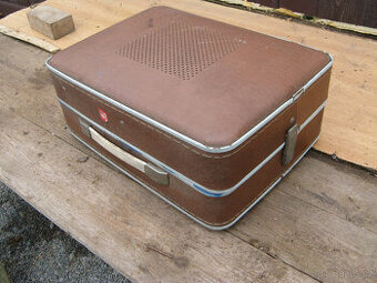 kufříkový gramofon SSSR