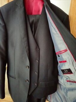 Pánský oblek s vestou