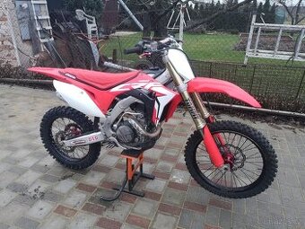 Honda CRF 450R, r.v. 2017, nové pneu.