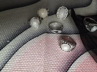 Nová sada prstenů prstynku bižuterie 8 ks perletove