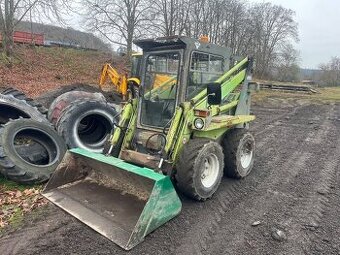 Smykový nakladač Locust 750