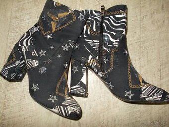 KRASNÉ OJEDINĚLÉ KOTNIKOVE BOTY V.38 TOP STAV