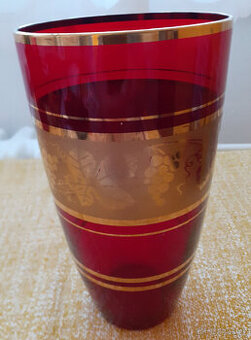 Retro zlacená rubínová váza