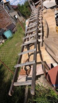 Dřevěný žebřík domácí výroby