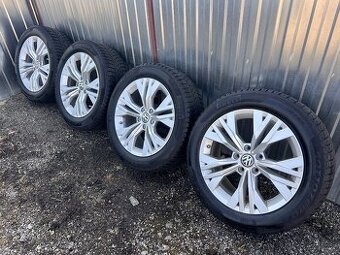 Originální zimní alu sada VW Passat, 215/55R17 Pirelli 6,5mm