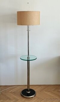 Stojací lampa funkcionalismus