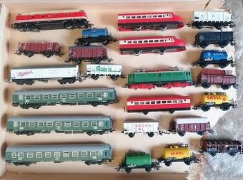 Vláčky, vagóny, originální krabičky,pár koleji top stav