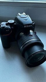 Nikon D5600 s objektivy a příslušenstvím