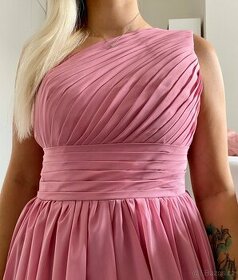 Krásné růžové šaty - 1