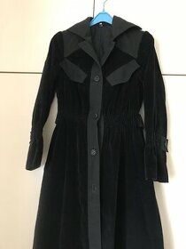 Černý manžestrový kabát