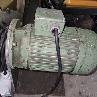 Elektromotor 1,1kW/ 380V , 685ot/min přírubový - 1