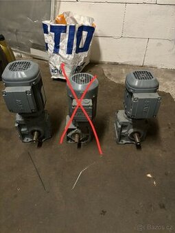 2x elektromotory s převodovkou S.E.W.