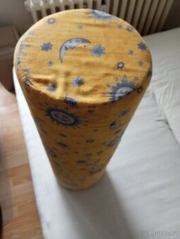 Polštář válec z Ikey - 1