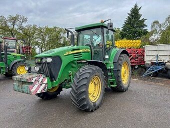 John Deere 7820