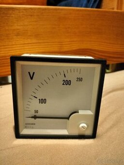 Voltmetr 250 V