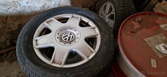 Krasna kola VW 225/50 r16 nebo 205/55 r16 top stav