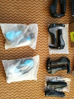 nové gripy na řidítka různé shimano,sram,campagnolo
