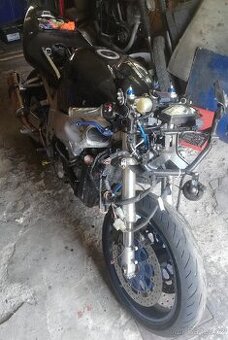 Suzuki GSXR-750 K1 díly