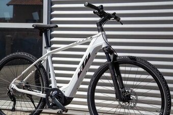 KTM Macina Cross 720, bílá, lepší verze SMART, vel.XL