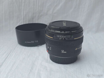 Canon EF 50mm f1.4 USM USM + slunečni clona