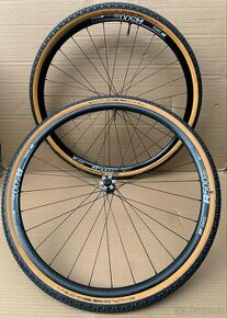 Kola DT SWISS Disc, NOVATEC 411+412 SP + SCHWALBE G-ONE 40mm