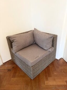 Ratanové rohové křeslo – výborný stav