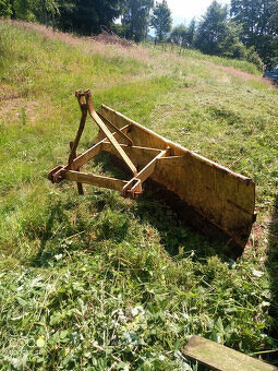 Sněhová radlice za traktor