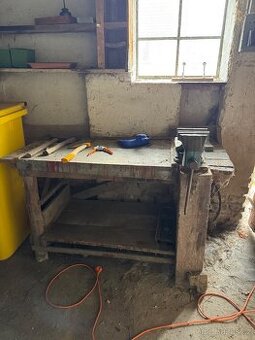 Ponk, pracovnī stůl