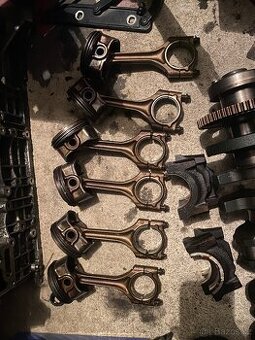 Mix dílů motoru M54B25