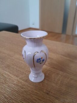 Malá růžová vázička