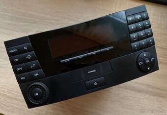 Mercedes-Benz E W211/S211 originální autorádio na kazety.