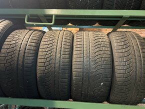 Zimní pneu - 225/40 R19