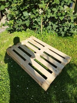 Palety celodřevěné.