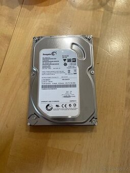3,5palcový interní pevný disk Seagate Barracuda ST500DM002.