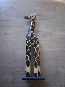 Dřevěná soška žirafa