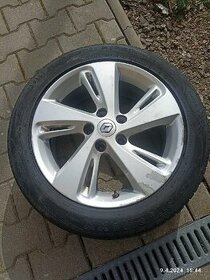 Prodám hliníkové kola 7j×17ET:49 s letními pneumatiky.