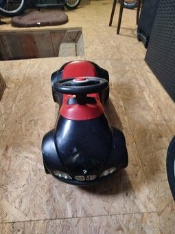 Dětské odrážedlo značky BMW